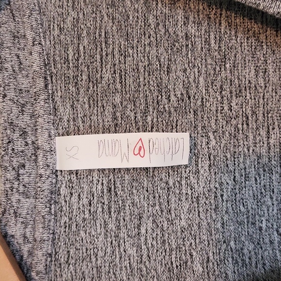 Latched MaMa top - Picture 2 of 4